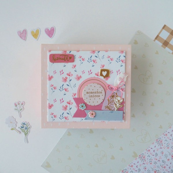 Mini álbum lleno de flores y recuerdos&nbsp;bonitos