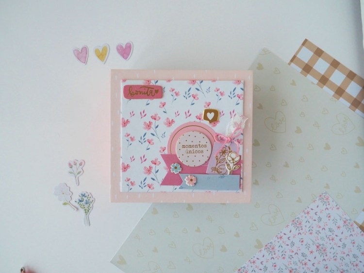 Mini álbum lleno de flores y recuerdos&nbsp;bonitos